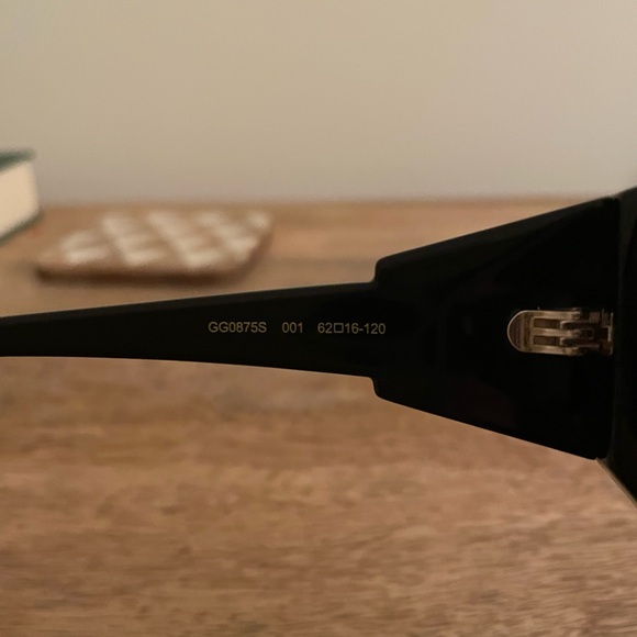 Like new Gucci oversized sunglasses - Picture 9 of 14